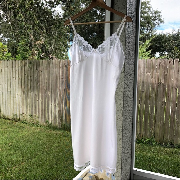 Vintage Ashley Taylor White Slip Dress Women’s 34 B with Lace Trim, Size Small - Picture 1 of 12